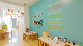 Blick in den Bereich Forschen und Entdecken im Blick in den Freispiel-Bereich im Kindergarten Casa Sonnwendviertel